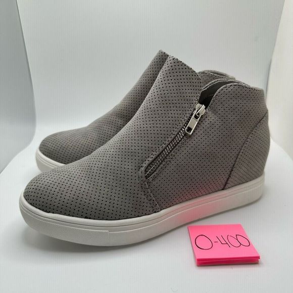 CUSHIONAIRE Women's Hart Hidden Wedge Sneaker 7 WIDE GRAY - Picture 3 of 7